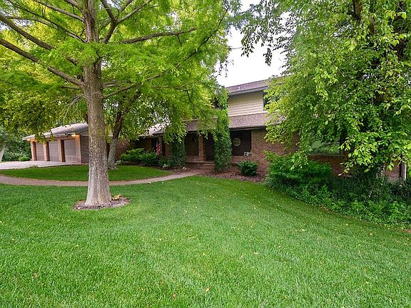3rd image of 1130 Riverview Ln