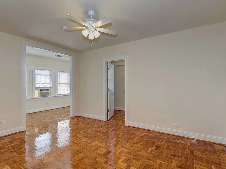Miramar Apartments — Photo 13