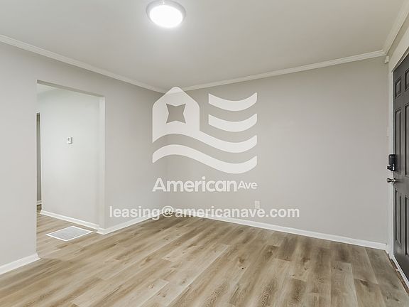 1330989_003_wm_-_living_room_13232952.jpg