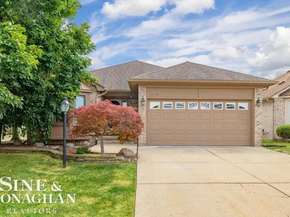 15694 Quarter Horse Ct, Clinton Township, MI 48035