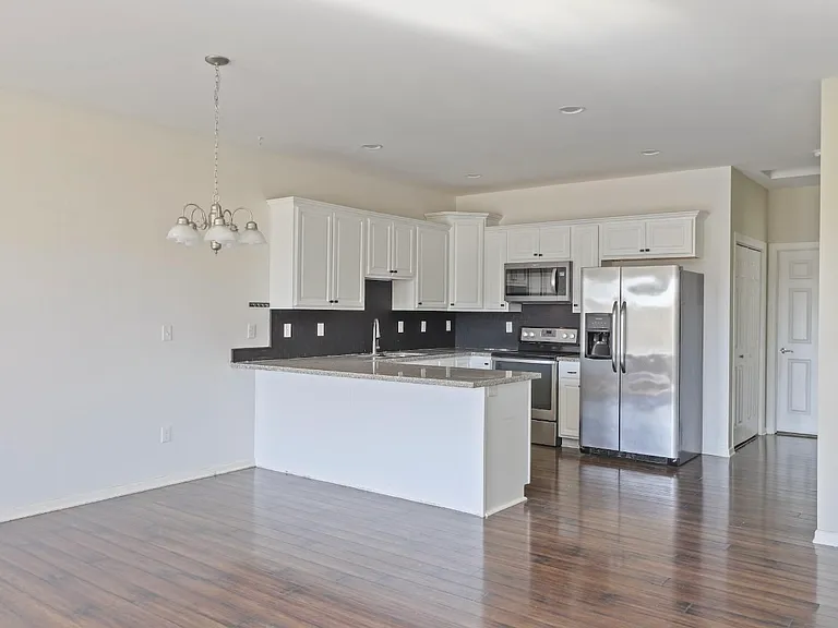 13697 Karen St — Photo 5