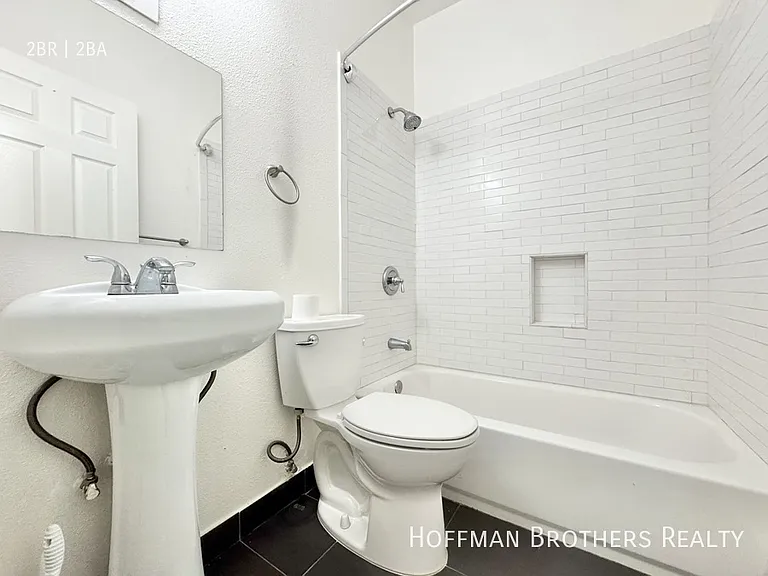 960 S Ardmore Ave #202 — Photo 6
