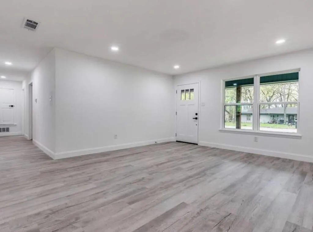 205 La Jodepa st — Photo 4