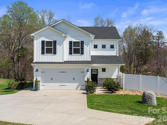 3rd image of 467 Hoover Rd