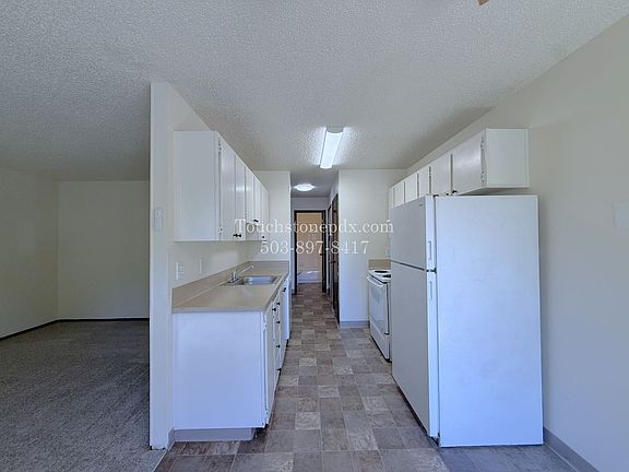 4th image of 5804 SE Milwaukie Ave APT 1