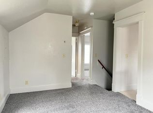 415 W 4th St APT B, Muscatine, IA 52761