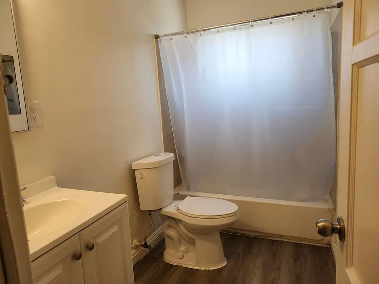 1320 S Greenwood Ave — Photo 5
