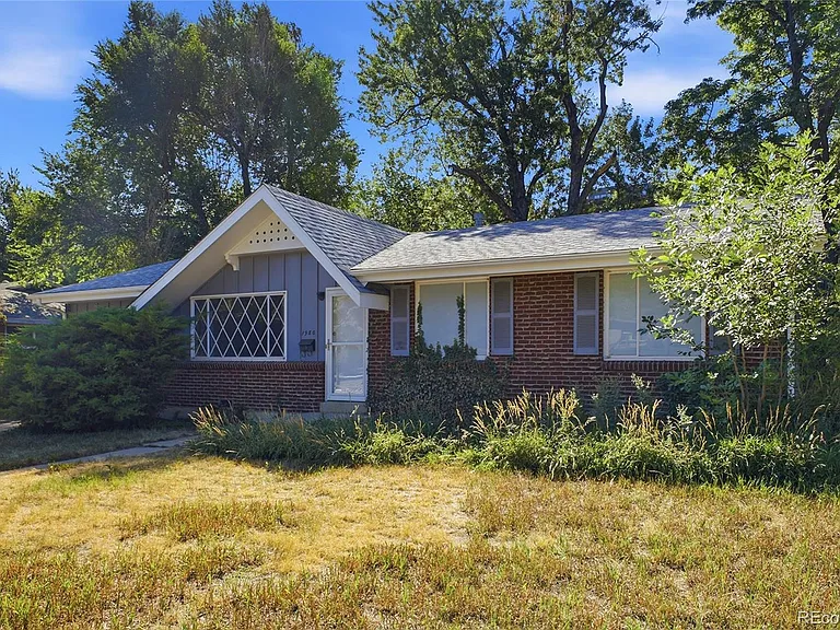 1980 Edgewood Dr — Photo 1