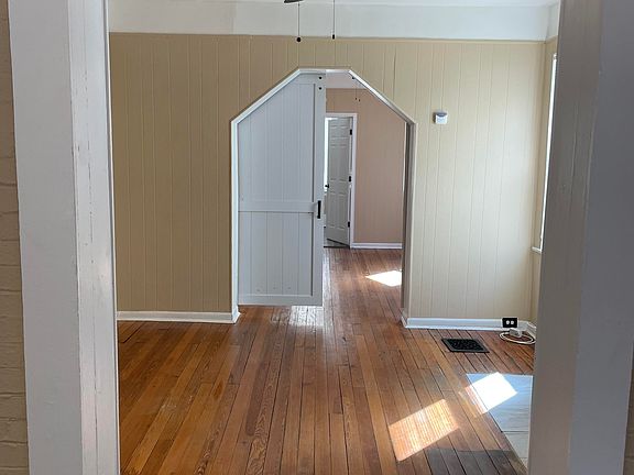4th image of 3926 Edwards Rd #1