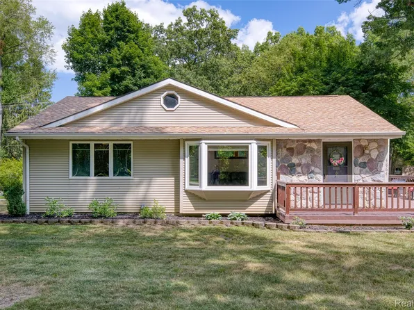 4864 Wylie Rd, Dexter, MI 48130