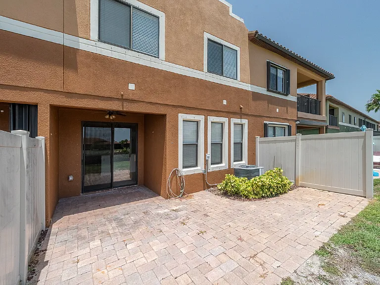 733 Ventura Dr — Photo 32