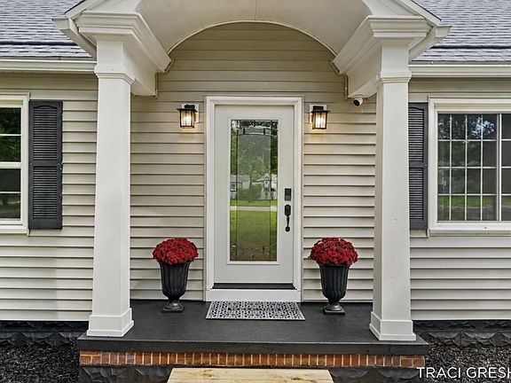 2nd image of 3740 Lake Harbor Rd