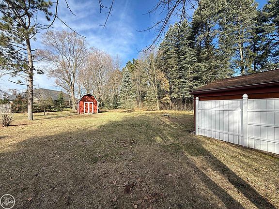 4th image of 1460 Gravel Ridge Dr