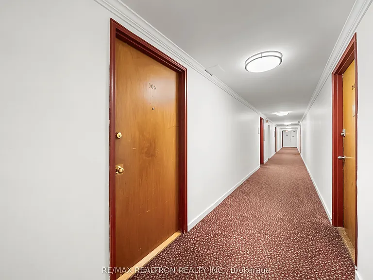 160 The Donway W #306 — Photo 4
