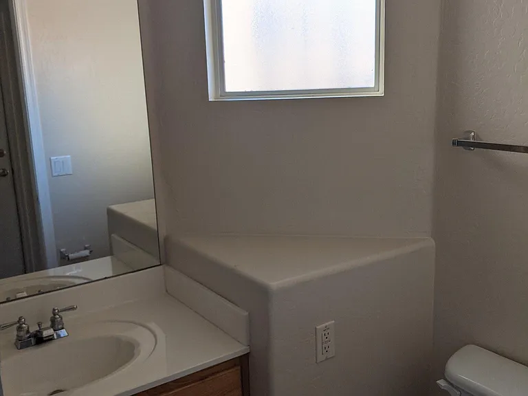 1942 E Aire Libre Ave — Photo 30