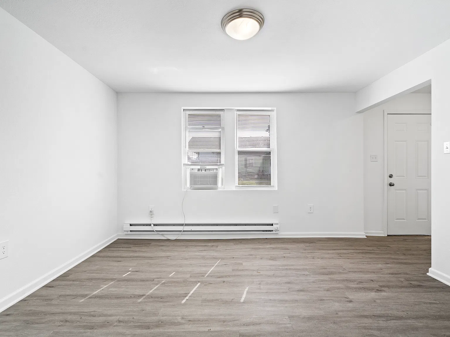 2 bed, 823 sqft, $900 — Photo 3