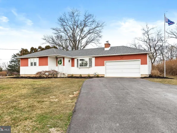207 Sharon Rd, Robbinsville, NJ 08691