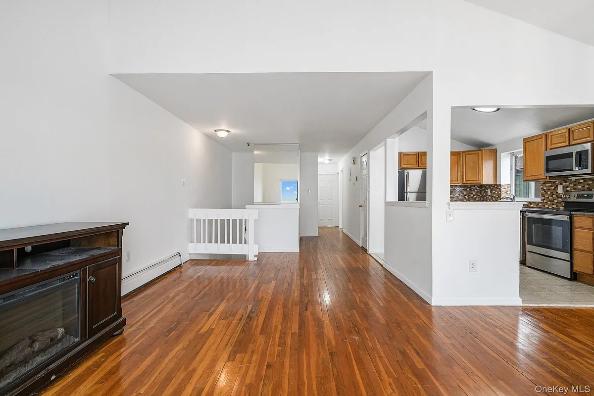 Building Photo - 1466 Shore Dr #3