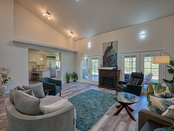 3rd image of 699 Kulaloa Rd