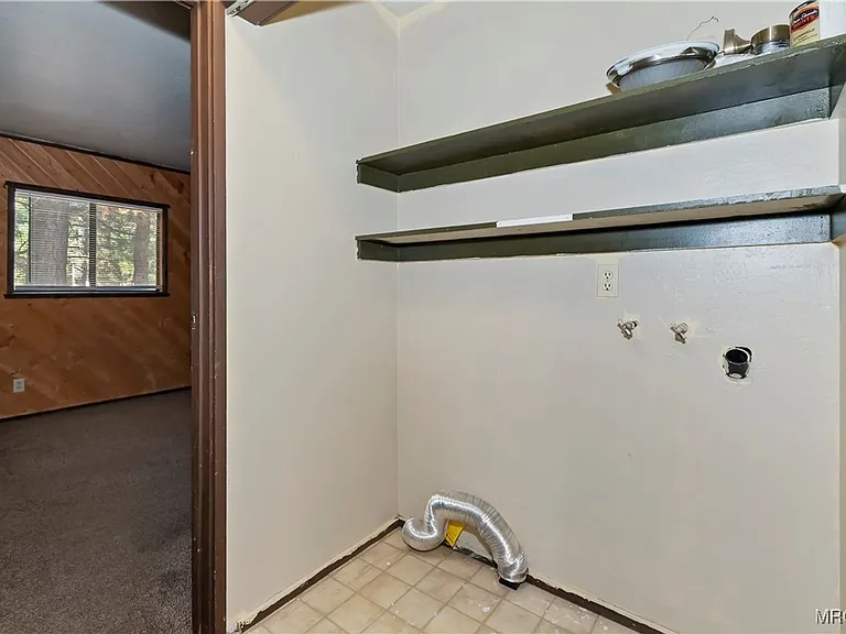949 Pine Ln — Photo 22