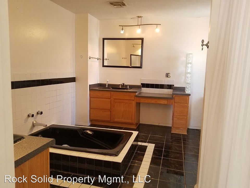 1st image of 3404 Dellwood Ct NE