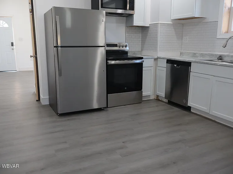 648 Braine St — Photo 4