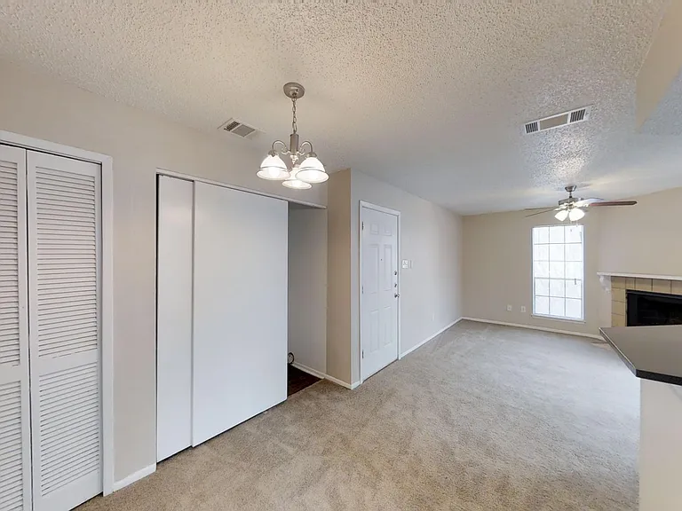 Willow Hill Apartments — Photo 37