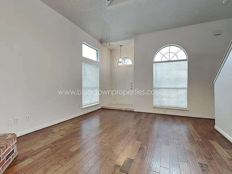 4 bed, 2.5 bath, 1678 sqft, $2,350 — Photo 3
