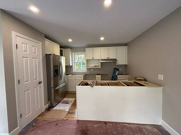 2nd image of 14 Meadow Ln