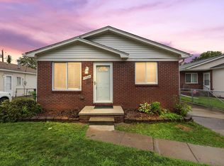 17324 Castle St, Roseville, MI 48066