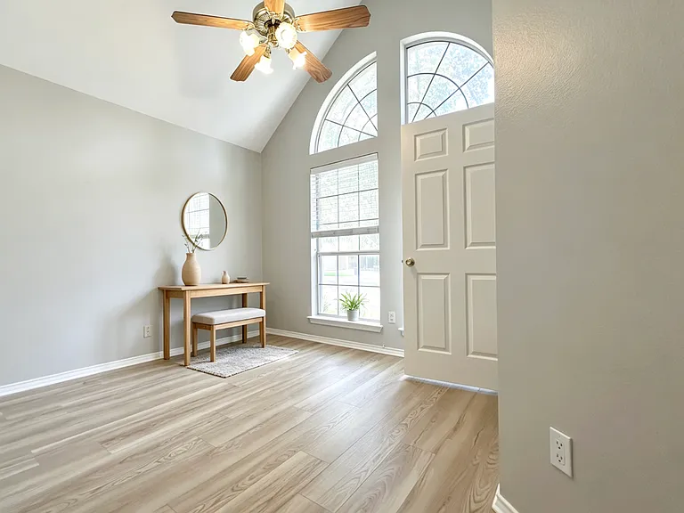 311 Eagle Point — Photo 4