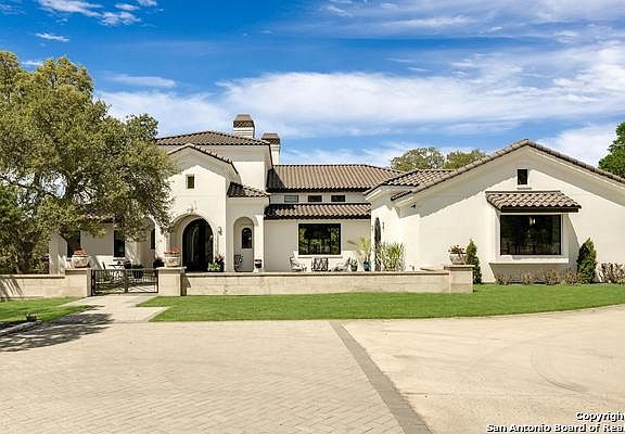 2nd image of 207 Greystone Cir