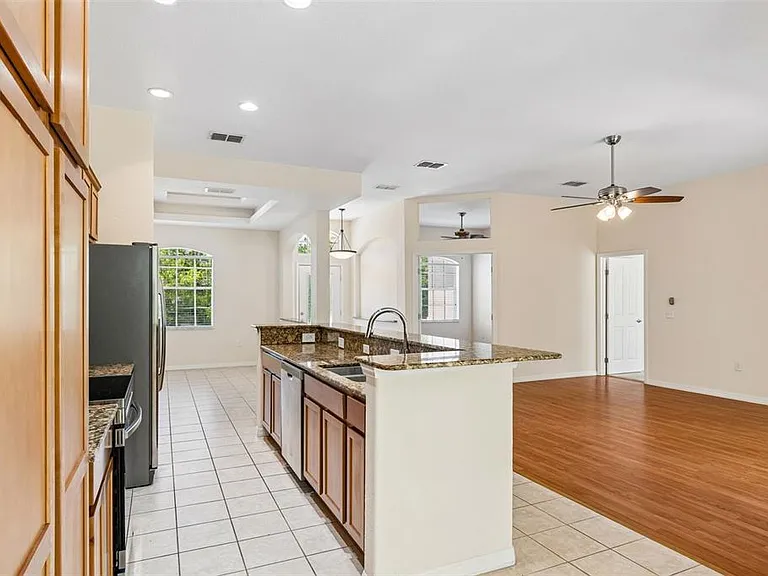 37 Greenpark Blvd — Photo 26