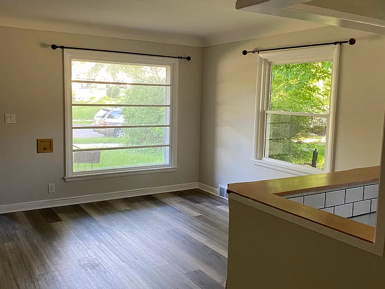 2528 Lincoln St NE — Photo 2