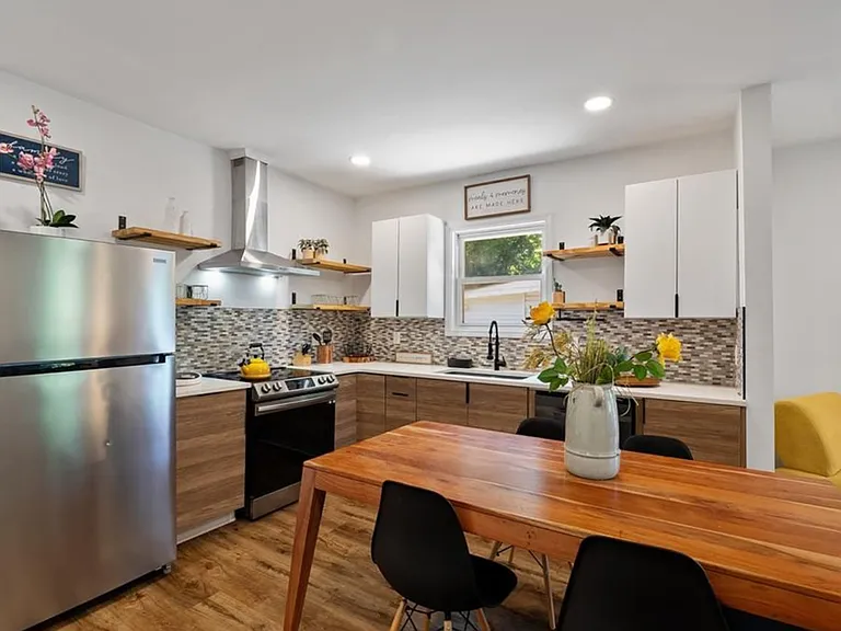 2352 Herring Rd SW — Photo 9