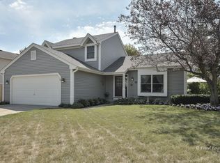 873 Dartmoor Dr, Crystal Lake, IL 60014