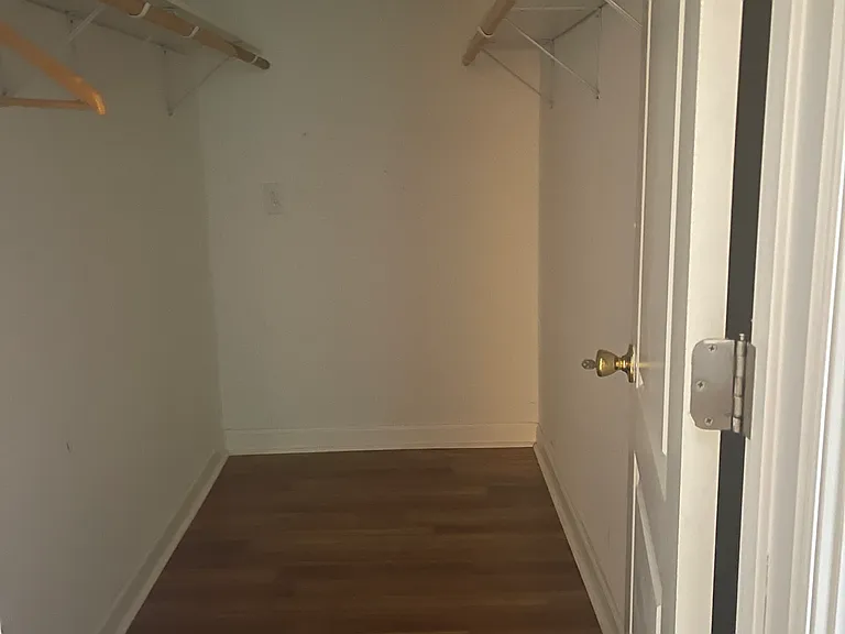 1040 Melrose St — Photo 12