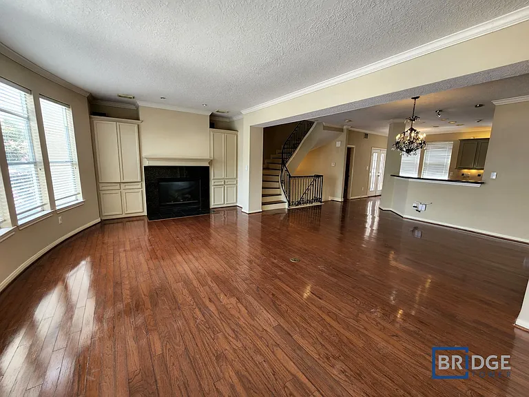 319 Birdsall St — Photo 6
