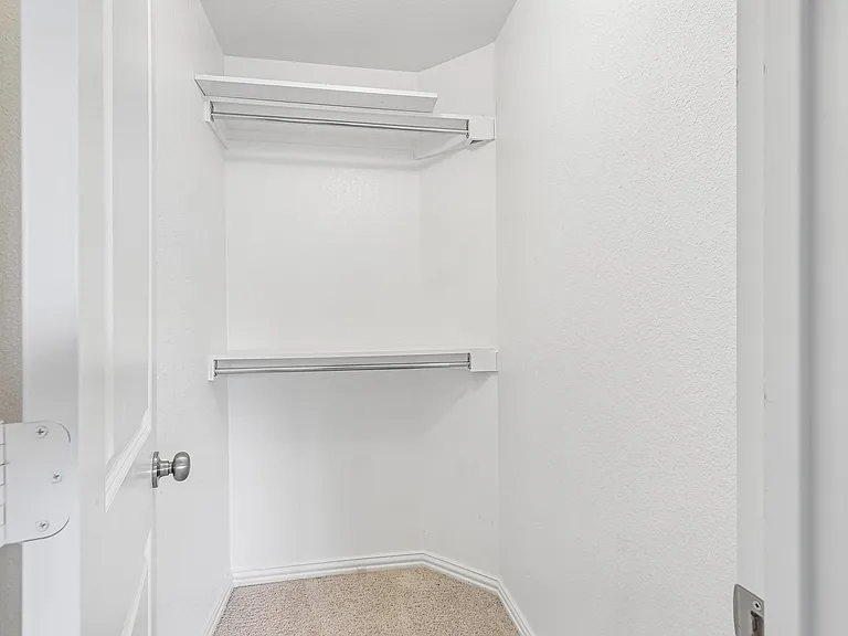 1828 Houghton Dr — Photo 15
