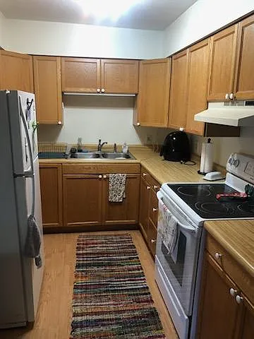 616 W Colfax Ave — Photo 2