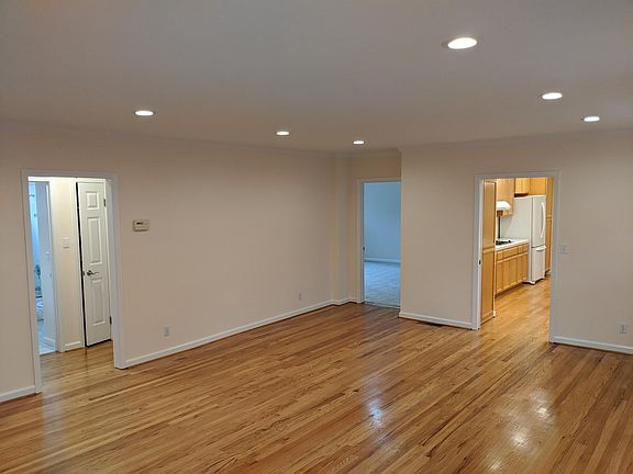 5th image of 515 San Benito Ave