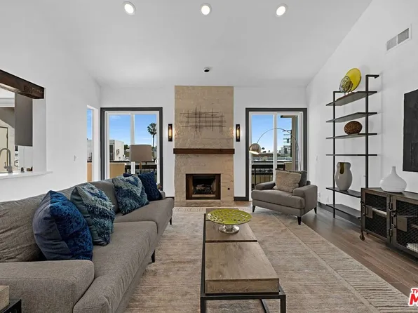 723 Westmount Dr APT 305, West Hollywood, CA 90069