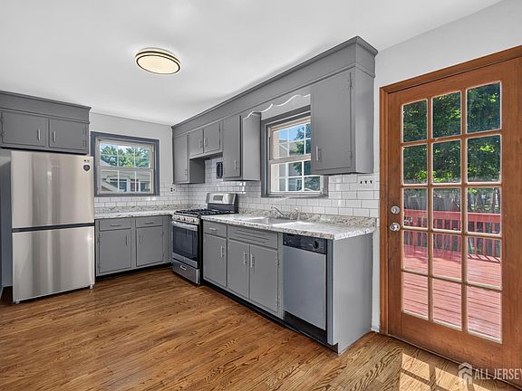 4th image of 2 Oakwood Pl