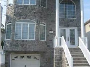 879 Edgegrove Ave, Staten Island, NY