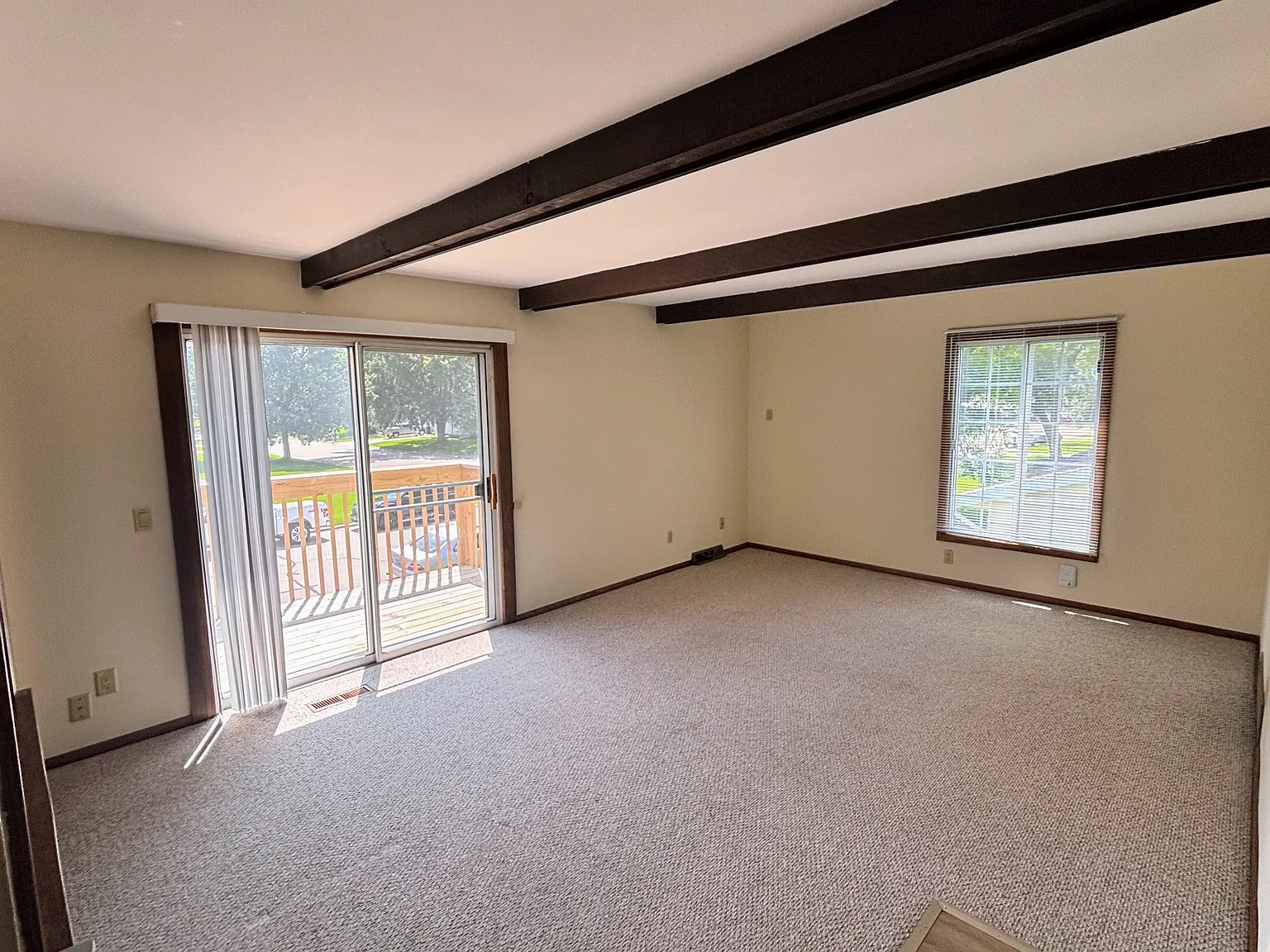 2 bed, 1050 sqft, $1,395 — Photo 4