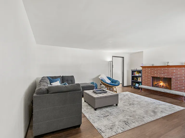 1123 Morris Ave — Photo 4