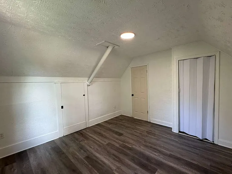 2132 W 100th St — Photo 15