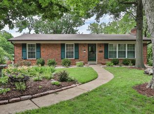 612 Villa Gardens Dr, Saint Louis, MO 63122