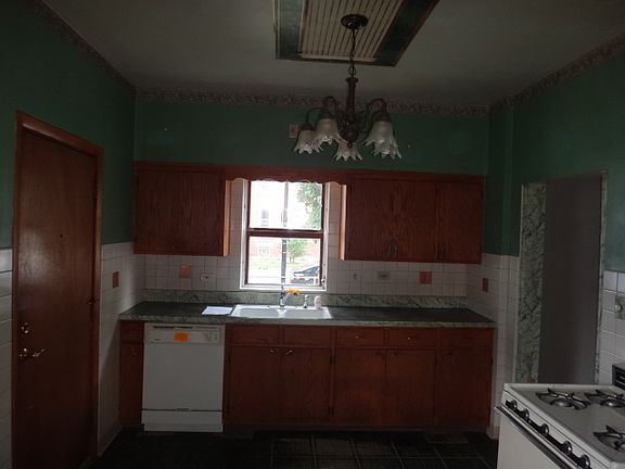 5th image of 2702 S Austin Blvd