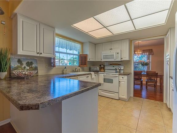 4th image of 3608 21st Ave W